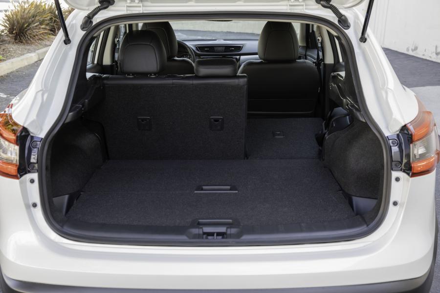 Багажник Nissan Rogue Sport 2019 года  (фото 37 из 40)